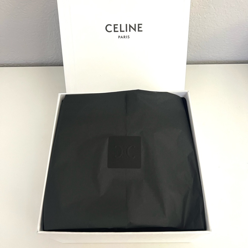 CELINE CLUTCH ON CHAIN CUIR TRIOMPHE IN SMOOTH CALFSKIN
TAN - Picture 9 of 10
